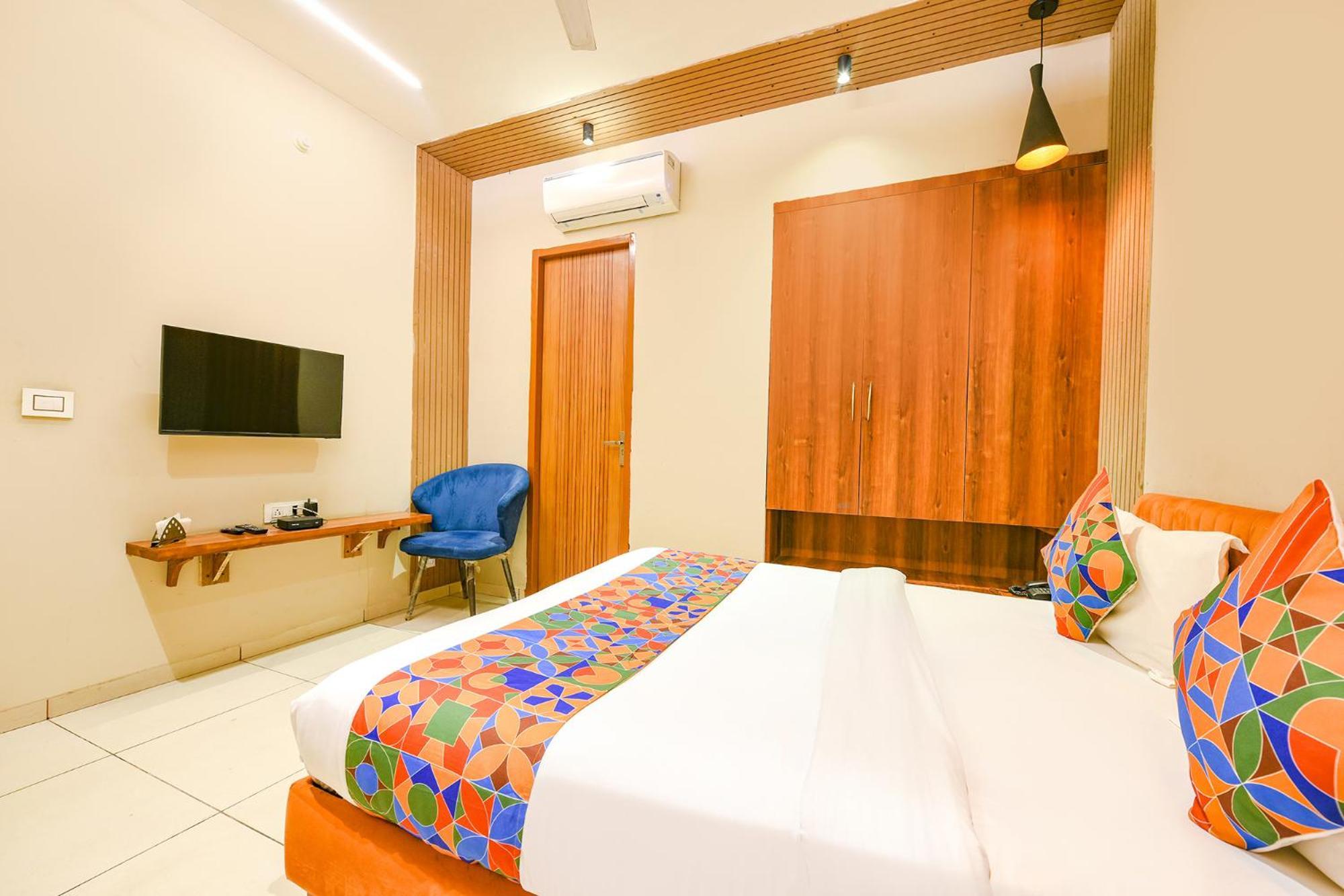 Fabhotel Dc Premium Zirakpur Exterior foto