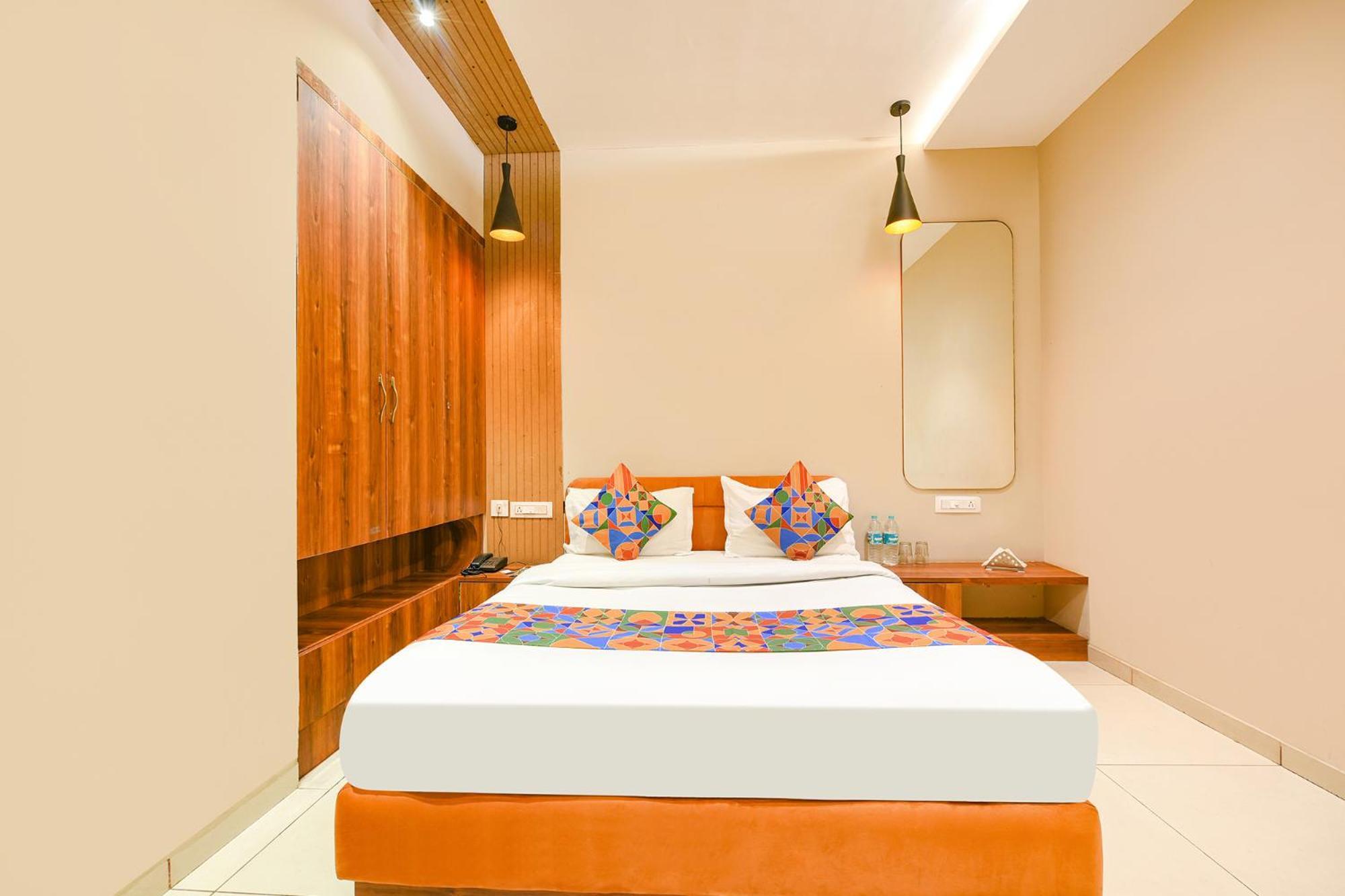 Fabhotel Dc Premium Zirakpur Exterior foto