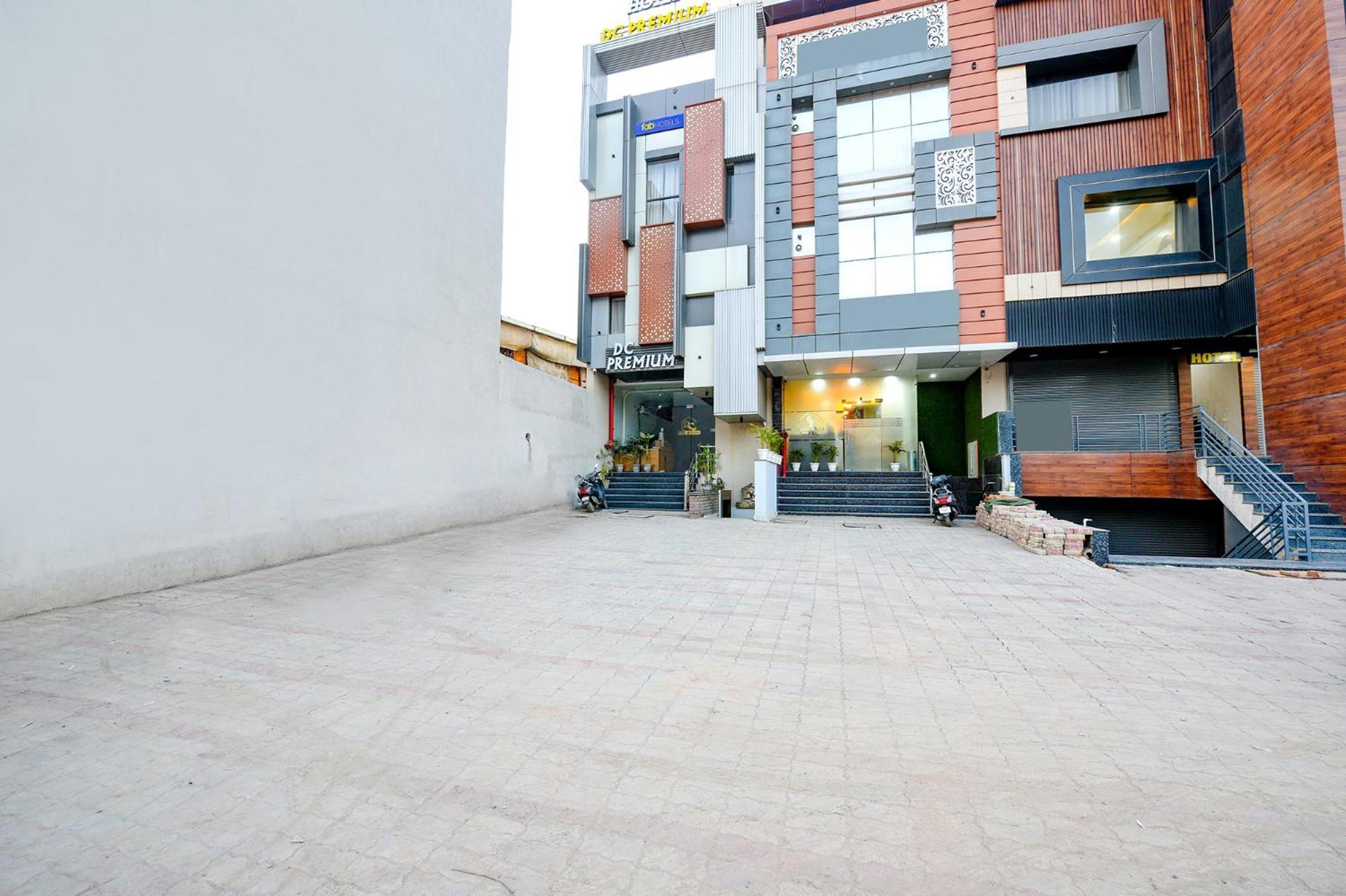 Fabhotel Dc Premium Zirakpur Exterior foto