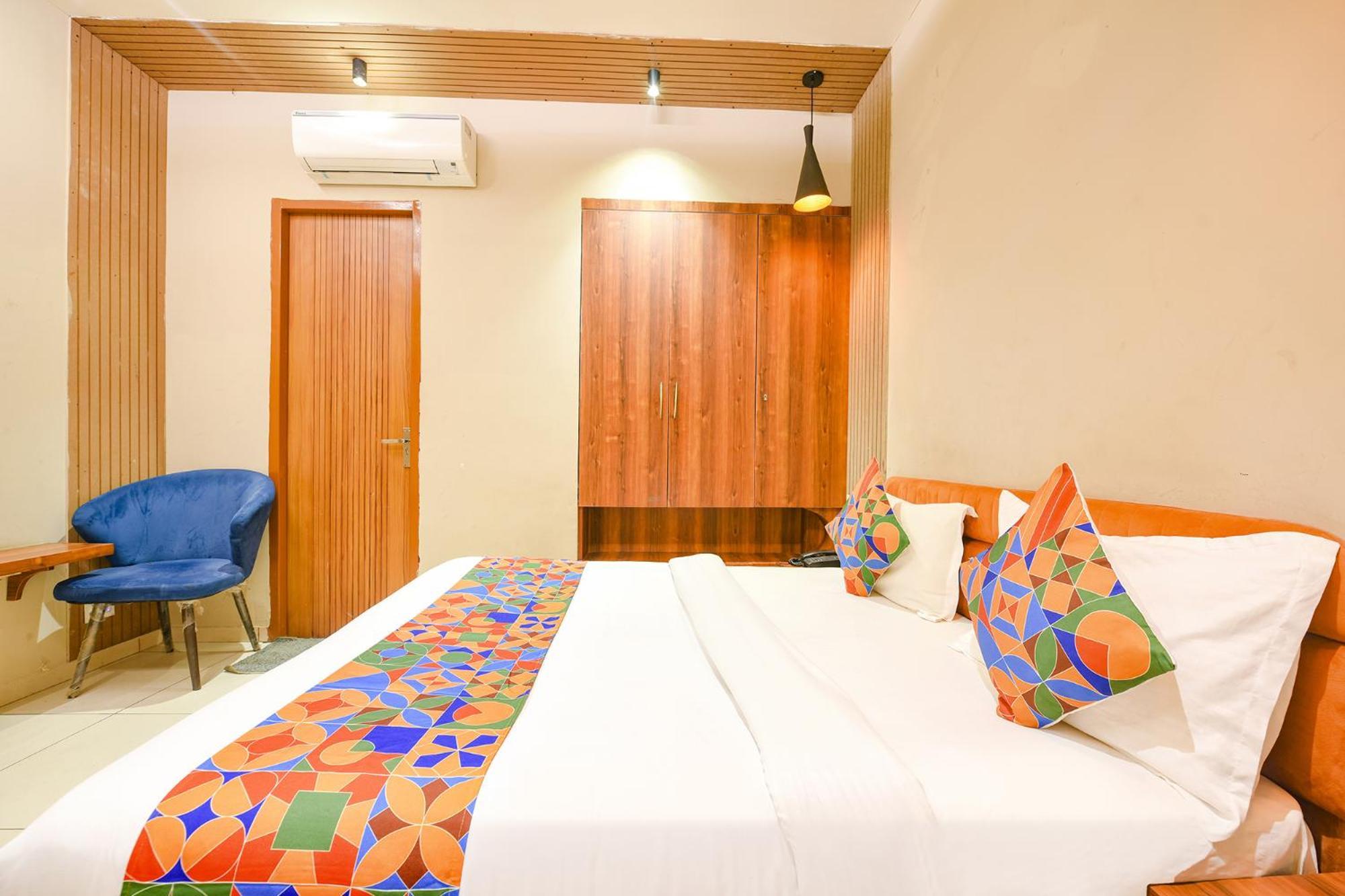 Fabhotel Dc Premium Zirakpur Exterior foto