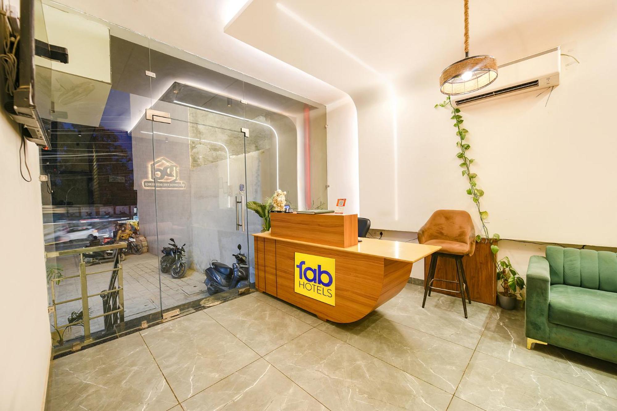 Fabhotel Dc Premium Zirakpur Exterior foto